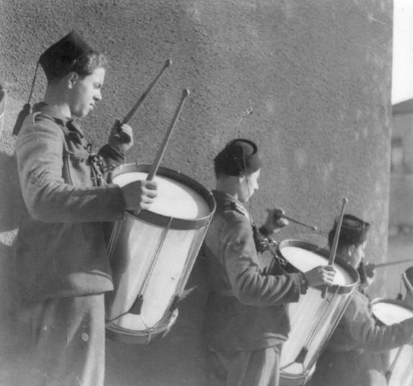 Fascismo - organizzazioni diverse - Cremona - Via del Sale - Colonia Padana - Avanguardisti tamburini