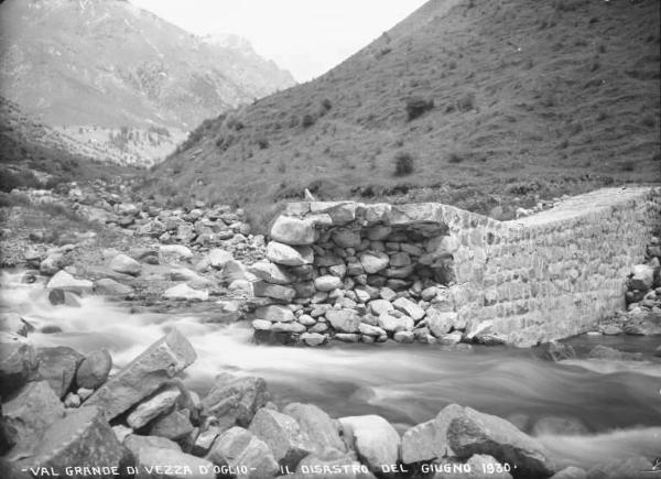 Vezza d'Oglio - Torrente Grande - Cedimento delle briglie di contenimento