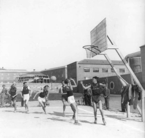 Cremona - Campo sportivo Roberto Farinacci - Gli Agonali - Partita di pallacanestro