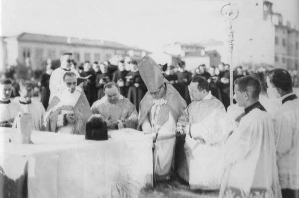 Cremona - Quartiere S. Ambrogio - Via S. Francesco d'Assisi - Tempio Antoniano - Celebrazione della posa della prima pietra