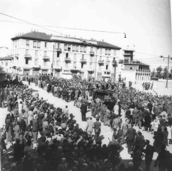 Cremona - Porta Venezia - Corteo funebre per i Caduti per la libertà