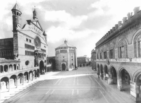 Cremona - Piazza Duomo - Cattedrale di Santa Maria Assunta e Battistero