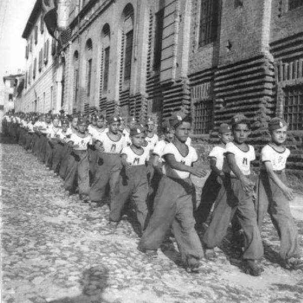 Fascismo - Cremona - Via Colletta - Opera Nazionale Balilla - Esercitazioni dei Balilla - Marcia