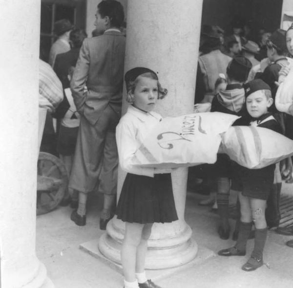 Fascismo - Lana per la Patria - Cremona - Palazzo della Rivoluzione, ora Ala Ponzone - Cortile - Consegna della lana