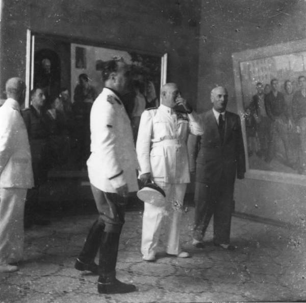 Fascismo - visite ufficiali, inaugurazioni e simili - Cremona - Primo Premio di pittura - Palazzo Cittanova - Visita del Duce con Farinacci e Bellomi