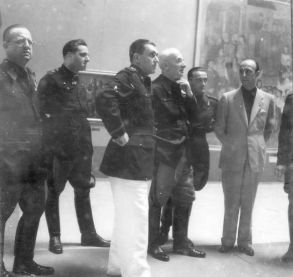 Fascismo - visite ufficiali, inaugurazioni e simili - Cremona - Terzo Premio di pittura - Palazzo Affaitati - Autorità in visita alla mostra