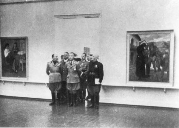 Fascismo - visite ufficiali, inaugurazioni e simili - Hannover - Terzo Premio Cremona di pittura -Farinacci, il Gaulaiter e le altre autorità in visita