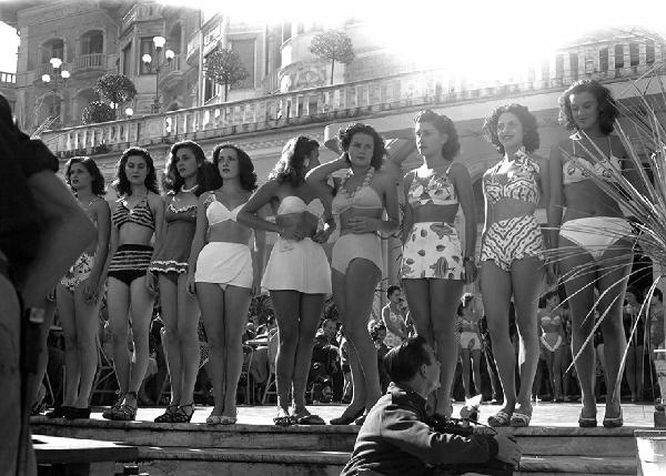 Concorso nazionale per l'elezione di Miss Italia. Stresa - Fra le finaliste del concorso Lucia Bosé, Gianna Canale, Gina Lollobrigida, Bianca Reina, Leonessa Landini, Liliana Sansoni, Titti Torre, Eleonora Rossi Drago