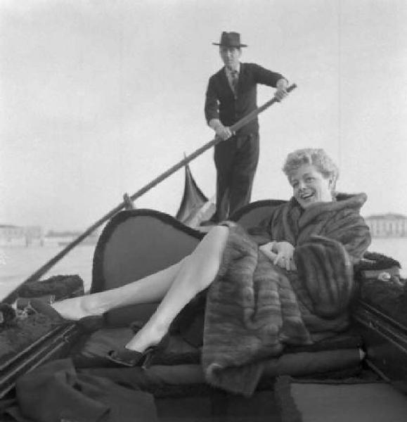 Venezia. Shelley Winters in gondola