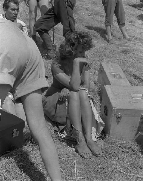 Località non identificata. Sofia Loren sul set del film "Orgoglio e passione" diretto da Stanley Kramer