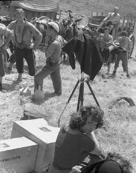 Località non identificata. Sofia Loren sul set del film "Orgoglio e passione" diretto da Stanley Kramer