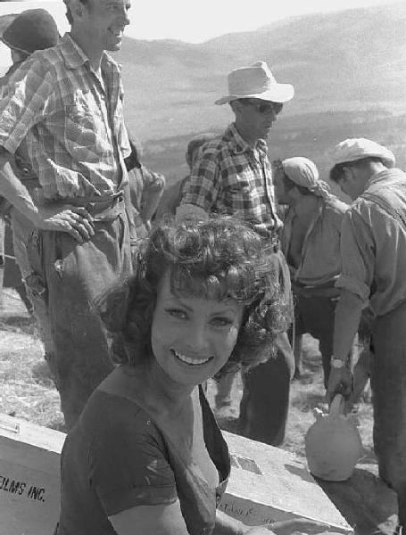 Località non identificata. Sofia Loren sul set del film "Orgoglio e passione" diretto da Stanley Kramer