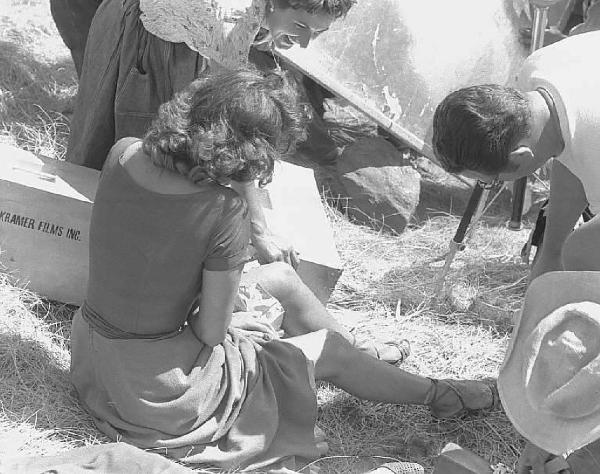 Località non identificata. Sofia Loren sul set del film "Orgoglio e passione" diretto da Stanley Kramer