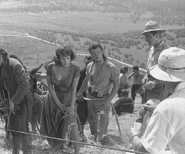 Località non identificata. Sofia Loren sul set del film "Orgoglio e passione" diretto da Stanley Kramer