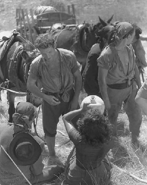 Località non identificata. Sofia Loren sul set del film "Orgoglio e passione" diretto da Stanley Kramer