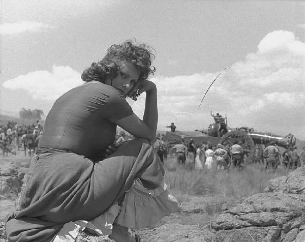 Località non identificata. Sofia Loren sul set del film "Orgoglio e passione" diretto da Stanley Kramer