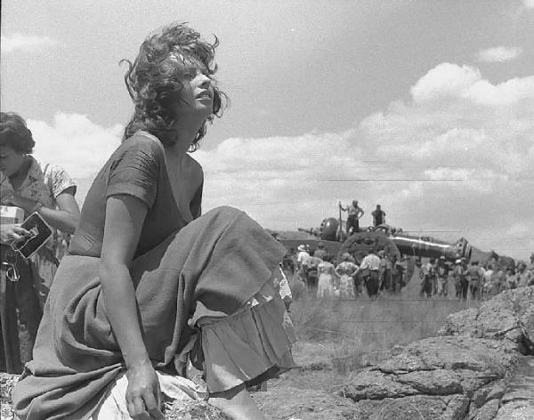 Località non identificata. Sofia Loren sul set del film "Orgoglio e passione" diretto da Stanley Kramer