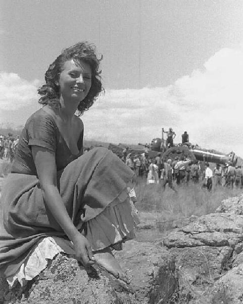 Località non identificata. Sofia Loren sul set del film "Orgoglio e passione" diretto da Stanley Kramer