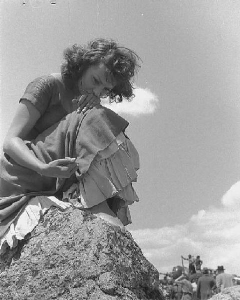 Località non identificata. Sofia Loren sul set del film "Orgoglio e passione" diretto da Stanley Kramer