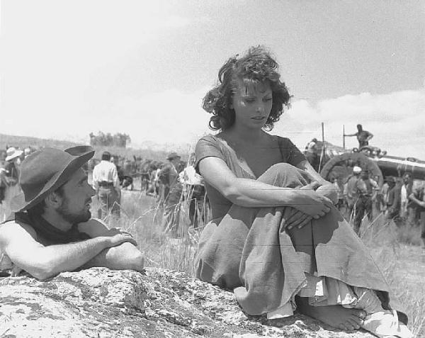 Località non identificata. Sofia Loren sul set del film "Orgoglio e passione" diretto da Stanley Kramer