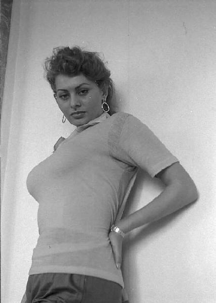 Località non identificata. Ritratto di Sofia Loren