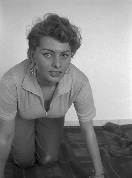 Località non identificata. Ritratto di Sofia Loren