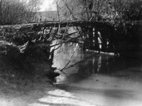 Paesaggio. Ponte sul fiume.