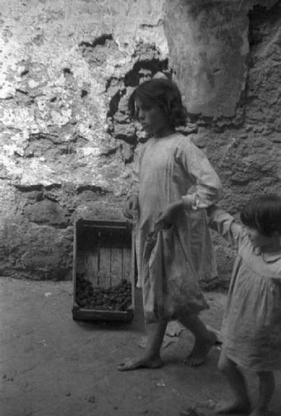 Roma. Quartiere Trastevere. Bambini per la strada