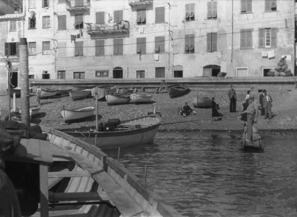 Nervi. Panoramica del porto con barche ormeggiate