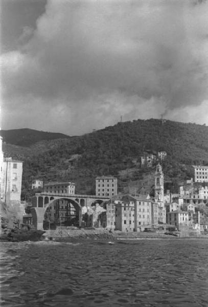 Nervi. Panoramica del paese dal mare