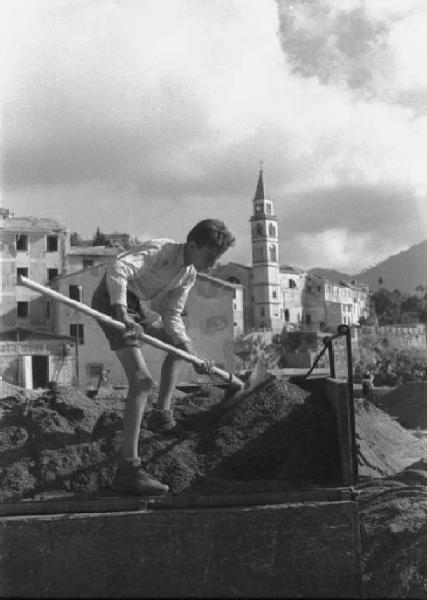 Nervi. Giovane operaio al lavoro