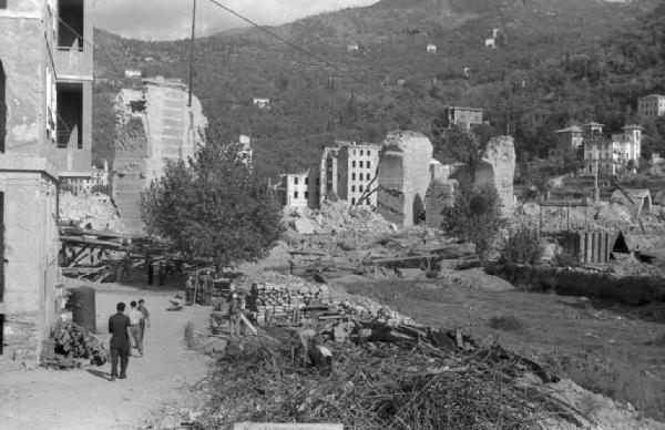 Nervi. Cantiere per la costruzione del ponte ferroviario