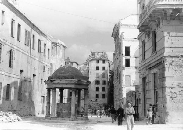 Genova. Strada nella zona del porto