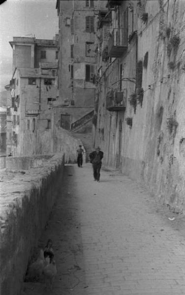 Genova. Strada nella zona del porto