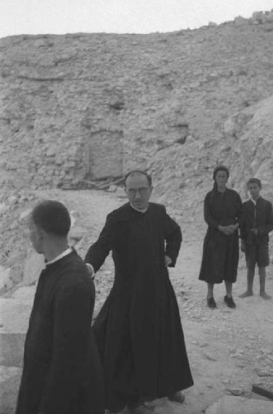 Montecassino. Sacerdoti fra le macerie