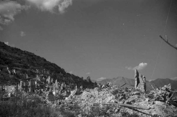 Cassino. Macerie di edifici distrutti dal bombardamento