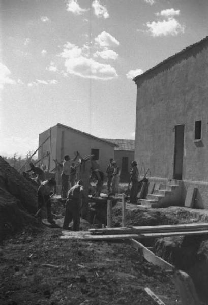 Cassino. Ricostruzione - Operai al lavoro