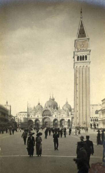 Venezia - Piazza San Marco - Basilica e Campanile di San Marco