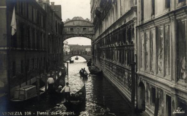 Venezia - Ponte dei Sospiri - Gondole