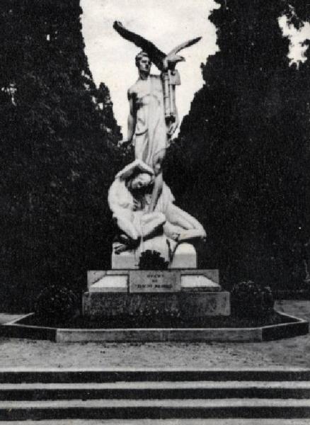 Scultura - Monumento sepolcrale - Monumento ai Caduti Fascisti - Armando Violi - Milano - Cimitero Monumentale