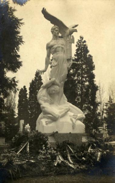 Scultura - Monumento sepolcrale - Monumento ai Caduti Fascisti - Armando Violi - Milano - Cimitero Monumentale