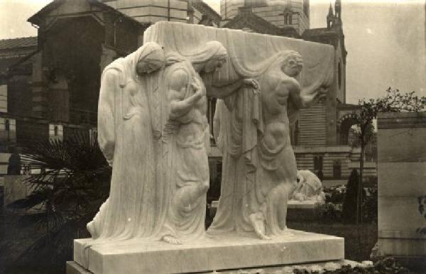 Scultura - Monumento sepolcrale - Monumento Famiglia Pozzani - Armando Violi - Milano - Cimitero Monumentale