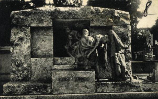 Scultura - Monumento sepolcrale - Monumento Famiglia Rossi-Arosio - Enrico Pancera - Milano - Cimitero Monumentale