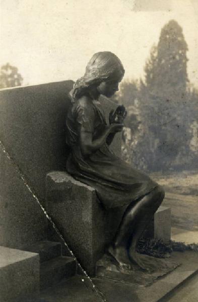 Scultura - Monumento sepolcrale - Monumento Coniugi Lucini - Enrico Saroldi - Milano - Cimitero Monumentale