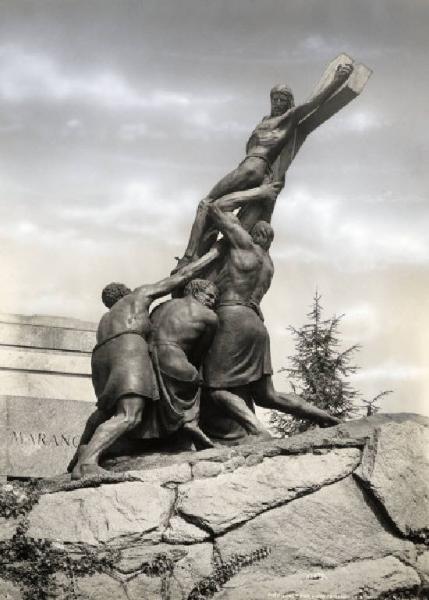 Scultura - Monumento sepolcrale - Edicola Famiglia Baghetti - Gianni Remuzzi - Milano - Cimitero Monumentale