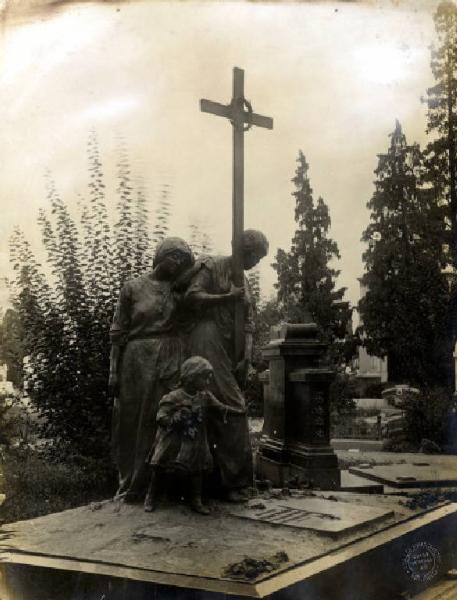 Scultura - Monumento sepolcrale - Monumento Famiglia Dugnani - Milano - Cimitero Monumentale