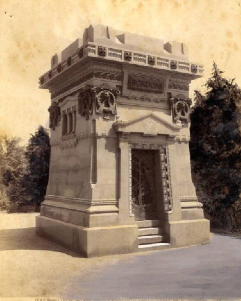 Monumento sepolcrale - Edicola Bordoni - Giovanni Garbagnati - Agostino Caravati - Milano - Cimitero Monumentale