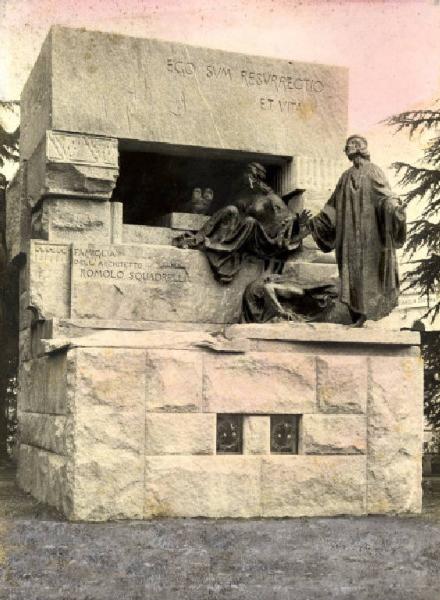 Scultura - Monumento sepolcrale - Edicola Famiglia Squadrelli - Ernesto Bazzaro - Milano - Cimitero Monumentale