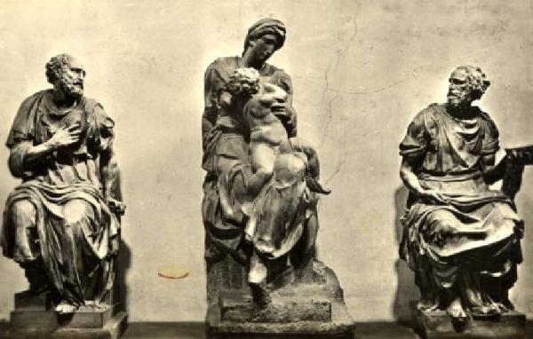 Scultura - Madonna con Gesù in grembo e i Santi Cosma e Damiano - Michelangelo Buonarroti - Giovanni Angelo Montorsoli - Raffaello da Montelupo - Firenze - Cappelle Medicee - Sagrestia Nuova