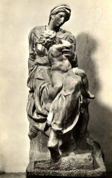 Scultura - Madonna con Gesù in grembo - Michelangelo Buonarroti - Firenze - Cappelle Medicee - Sagrestia Nuova